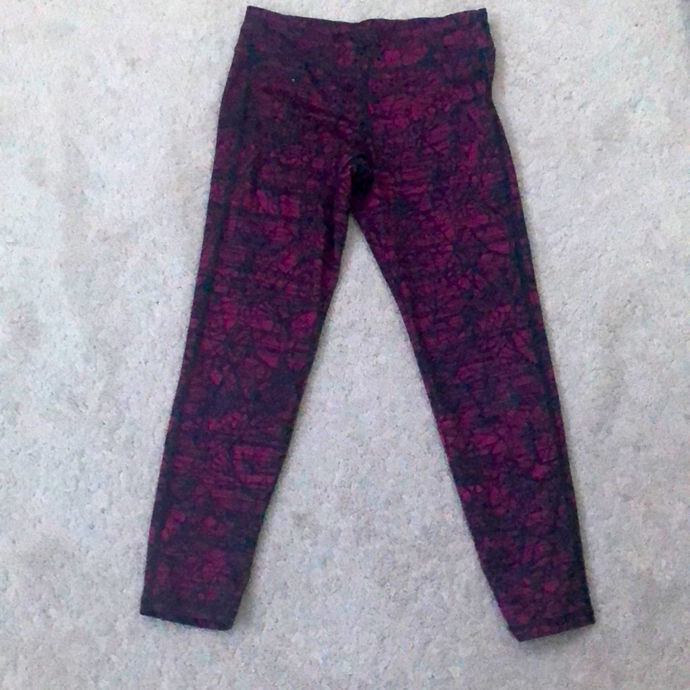 Size 8 Old Navy soft leggings with design